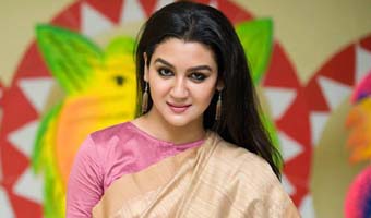 ‘দেবী’-এর পর জয়ার ‘ফুড়ুৎ’ ‘দেবী’-এর পর জয়ার ‘ফুড়ুৎ’
