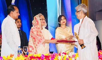 নায়ক রাজ রাজ্জাককে শ্রদ্ধা জানিয়ে ফিল্ম আর্কাইভ স্থাপনের আবেদন নায়ক রাজ রাজ্জাককে শ্রদ্ধা জানিয়ে ফিল্ম আর্কাইভ স্থাপনের আবেদন
