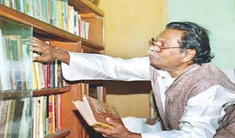 রক্তমাখা চাঁদের আলো অথবা নিজের কথা রক্তমাখা চাঁদের আলো অথবা নিজের কথা