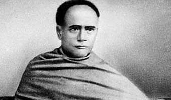 রক্তমাখা চাঁদের আলো অথবা নিজের কথা রক্তমাখা চাঁদের আলো অথবা নিজের কথা