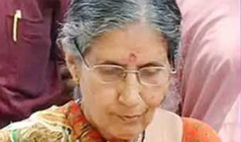 মোদির ৬৯তম জন্মদিনে গোপনে পূজা দিলেন তার স্ত্রী মোদির ৬৯তম জন্মদিনে গোপনে পূজা দিলেন তার স্ত্রী