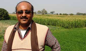 রক্তমাখা চাঁদের আলো অথবা নিজের কথা রক্তমাখা চাঁদের আলো অথবা নিজের কথা