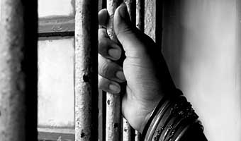 বাইরমুখী মানুষ ঘরমুখী লকডাউন