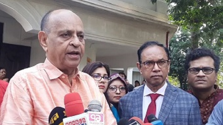 টাঙ্গাইলের মির্জাপুর কুমুদিনি কমপ্লেক্স পরিদর্শনের সময় সাংবাদিকদের প্রশ্নের জবাবে স্বাস্থ্যমন্ত্রী ডা. সামন্ত লাল সেন ............ ছবি: সংগৃহীত টাঙ্গাইলের মির্জাপুর কুমুদিনি কমপ্লেক্স পরিদর্শনের সময় সাংবাদিকদের প্রশ্নের জবাবে স্বাস্থ্যমন্ত্রী ডা. সামন্ত লাল সেন ............ ছবি: সংগৃহীত
