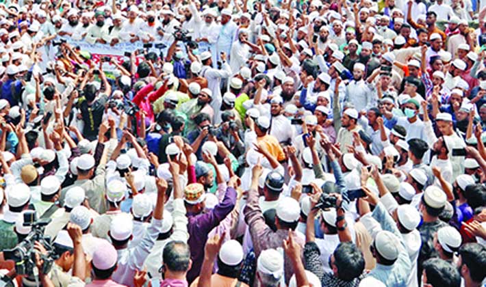 বায়তুল মোকাররমে সমাবেশের একাংশ বায়তুল মোকাররমে সমাবেশের একাংশ