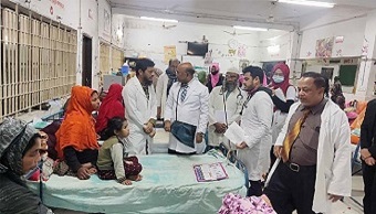 ঠাণ্ডাজনিত রোগে কাবু শিশু ও বয়স্করা ঠাণ্ডাজনিত রোগে কাবু শিশু ও বয়স্করা