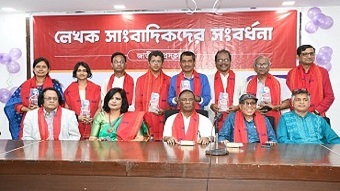 কবি আবদুল মান্নান পেলেন ‘আবিষ্কার’ সম্মাননা