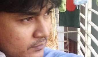 আমি আমার বুকের কাছে একলা হয়ে কাঁদি