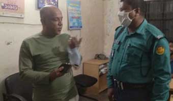 টোকন ঠাকুর গ্রেফতারে সাহিত্যিকদের প্রতিবাদ টোকন ঠাকুর গ্রেফতারে সাহিত্যিকদের প্রতিবাদ