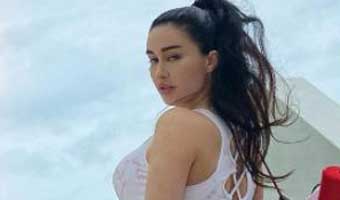 নিজেকে আবেদনময়ী করতে প্রাণ হারালেন মেক্সিকান মডেল