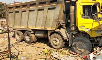 বৌভাতে যাওয়ার পথে ট্রাকচাপায় নিহত ১৪ বৌভাতে যাওয়ার পথে ট্রাকচাপায় নিহত ১৪