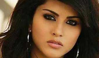 মার্কিন বর্ণবাদ নিয়ে মুখ খুললেন সানি লিওন