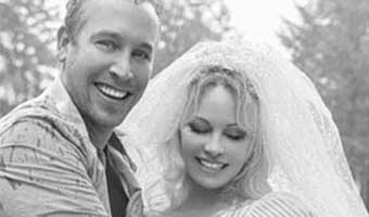 নিজের বডিগার্ডকে বিয়ে করলেন হলিউড অভিনেত্রী পামেলা