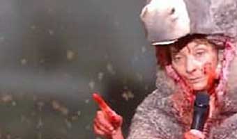 সিজার অ্যাওয়ার্ড মঞ্চে নগ্ন হলেন ফরাসি অভিনেত্রী