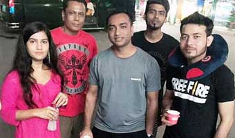 সড়ক দুর্ঘটনায় প্রাণ গেল দুই যন্ত্রশিল্পীর