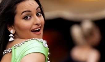 অভিনেত্রী সোনাক্ষী সিনহার আজ জন্মদিন অভিনেত্রী সোনাক্ষী সিনহার আজ জন্মদিন