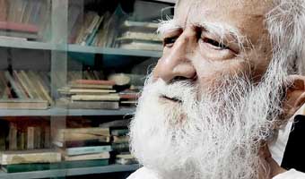 ফারাক্কার বাঁধের মতো গোঙানি তার লেখনি