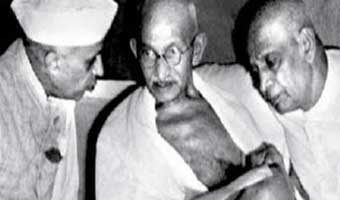 সমস্যার সমাধান ‘উদোর পিণ্ডি বুদোর ঘাড়ে’ চাপিয়ে হবে না সমস্যার সমাধান ‘উদোর পিণ্ডি বুদোর ঘাড়ে’ চাপিয়ে হবে না