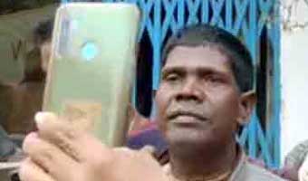 টিকটকারদের বিরুদ্ধে মামলা করলেন বাদাম বাদাম গানের গায়ক টিকটকারদের বিরুদ্ধে মামলা করলেন বাদাম বাদাম গানের গায়ক