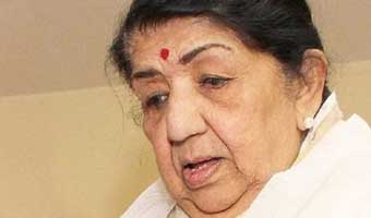 কিংবদন্তি কণ্ঠশিল্পী লতা মঙ্গেশকর আর নেই