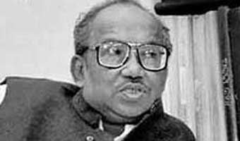 প্রখ্যাত পরিচালক তরুণ মজুমদার আইসিইউতে