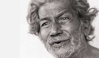 খড় কেনার পয়সা নেই, চাল ঢাকতেন ক্যানভাসে খড় কেনার পয়সা নেই, চাল ঢাকতেন ক্যানভাসে
