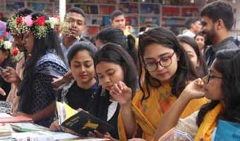স্বকৃত নোমানের গদ্য ‘মহাকালে রেখাপাত’ স্বকৃত নোমানের গদ্য ‘মহাকালে রেখাপাত’