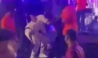 কনসার্টে সোনু নিগমের ওপর হামলা, আহত ২ কনসার্টে সোনু নিগমের ওপর হামলা, আহত ২