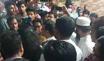ডিসিকে স্যার না বলায় অধ্যাপকের সাথে অশোভন আচরণ