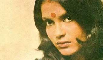 আবেদনময়ী অভিনেত্রী জিনাত আমান শয্যাশায়ী