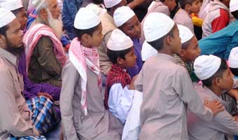 ওয়াজ মাহফিল এখন তামাশার মঞ্চ ওয়াজ মাহফিল এখন তামাশার মঞ্চ