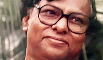 চায়ের আড্ডায় কবি ইকবাল আজিজ লুকিয়ে আছেন চায়ের আড্ডায় কবি ইকবাল আজিজ লুকিয়ে আছেন