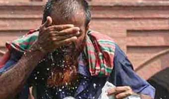 আজ ঢাকায় মৌসুমের সর্বোচ্চ তাপমাত্রা