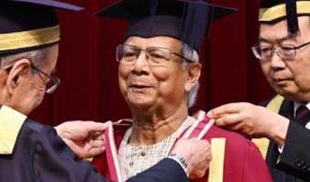 প্রধান উপদেষ্টাকে ডক্টরেট ডিগ্রি প্রদান সোকা বিশ্ববিদ্যালয়ের