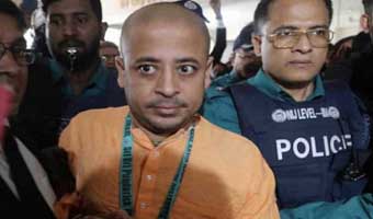 চিন্ময়কে জেলগেটে একদিনের জিজ্ঞাসাবাদের নির্দেশ