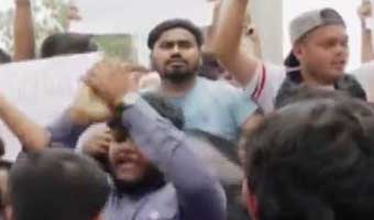 মাইলস্টোন কলেজের সামনে শিক্ষার্থীরা, ৬ দাবিতে বিক্ষোভ