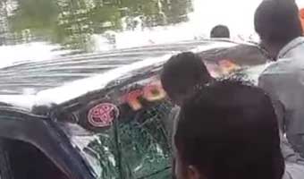 বেগমগঞ্জে মাইক্রোবাস খালে পড়ে একই পরিবারের সাতজন নিহত বেগমগঞ্জে মাইক্রোবাস খালে পড়ে একই পরিবারের সাতজন নিহত