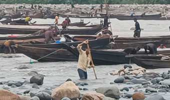 সাদাপাথর লুটপাটের মামলায় আসামি দেড় হাজার
