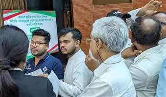 ইসির শুনানিতে বিএনপির দুই পক্ষের মারামারি