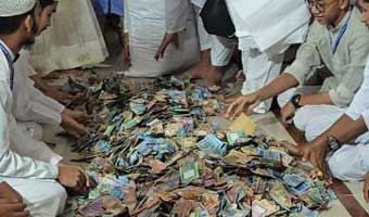 চার মাস পর পাগলা মসজিদের দানবাক্স খুলে মিলল ৩২ বস্তা টাকা