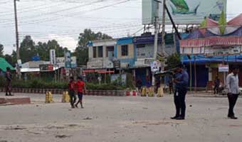 নীলফামারীতে শ্রমিকদের সঙ্গে যৌথবাহিনীর সংঘর্ষ, নিহত ১