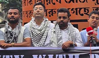 ‘গ্লোবাল সুমুদ ফ্লোটিলার’ প্রতি সংহতি জানিয়ে শাহবাগে মানববন্ধন