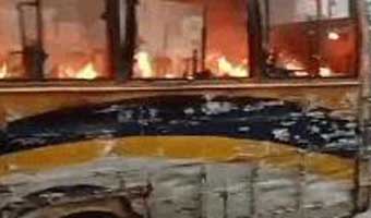 মিরপুরে যাত্রীবাহী বাসে আগুন দিলো দুর্বৃত্তরা