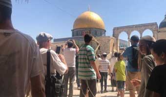 তেরশো ইহুদিসহ আল আকসায় ঢুকে মুসলিমদের তাড়ালেন ইজরায়েলি মন্ত্রী