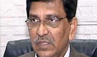 হানিফসহ ৪ জনের বিচার শুরু, গ্রেপ্তারি পরোয়ানা জারি