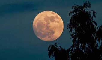 সবচেয়ে বড় ও উজ্জ্বল সুপারমুন দেখা যাবে আজ সবচেয়ে বড় ও উজ্জ্বল সুপারমুন দেখা যাবে আজ