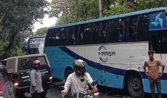 কক্সবাজারে সড়ক দুর্ঘটনায় একই পরিবারের ৫ জন নিহত কক্সবাজারে সড়ক দুর্ঘটনায় একই পরিবারের ৫ জন নিহত