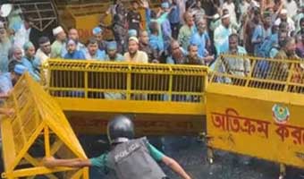 লাঠিচার্জ ও টিয়ারগ্যাসে শিক্ষক-পুলিশসহ আহত ১১০