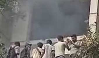 আওয়ামী লীগের কেন্দ্রীয় কার্যালয়ে আগুন আওয়ামী লীগের কেন্দ্রীয় কার্যালয়ে আগুন