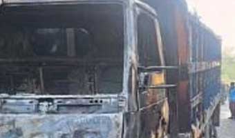 মাদারীপুরে ট্রাকে আগুন, পুলিশের গাড়ি ভাঙচুর